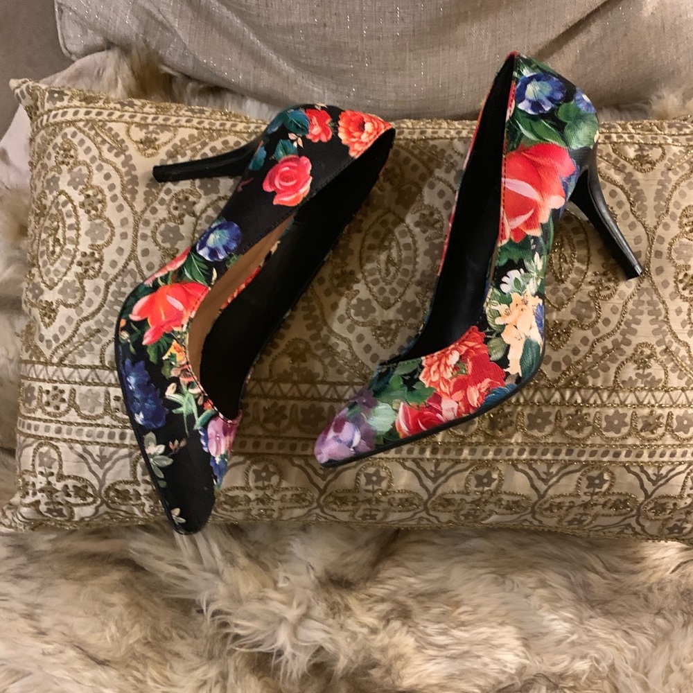 Floral heels ❤️